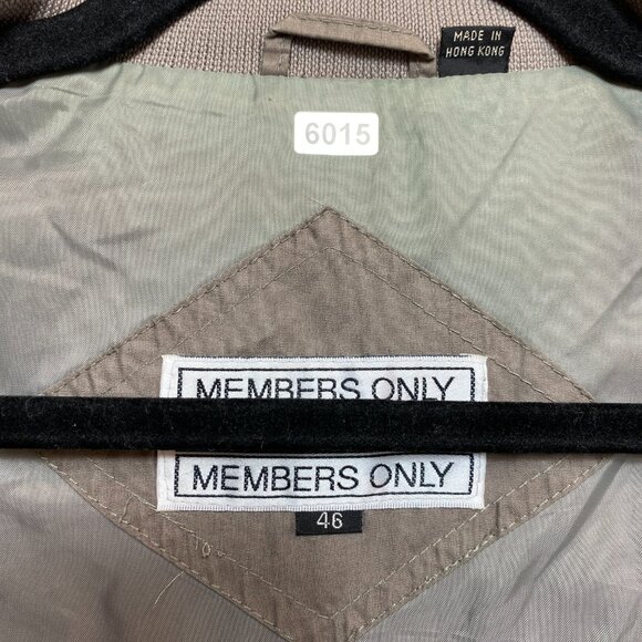 VINTAGE Members Only Bomber Jacket Mens 46 Tan Full Zip Windbreaker 80s Epaulets - Picture 8 of 16
